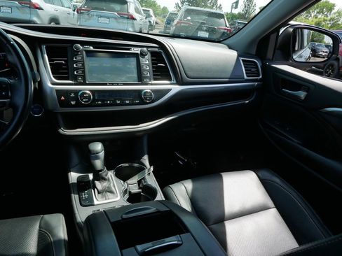 Certified 2017 Toyota Highlander Limited w/ Carpet Mat Package AWD/4WD image 15