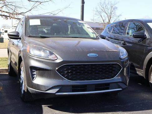 Used 2020 Ford Escape SE image 2