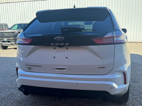 Certified 2022 Ford Edge Titanium w/ Equipment Group 301A image 3