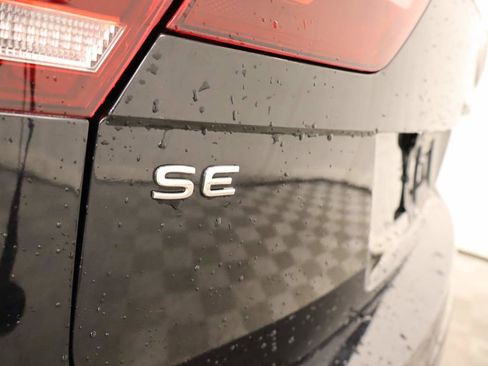 Used 2022 Volkswagen Tiguan SE R-Line image 21