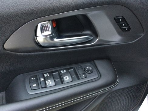 New 2026 Chrysler Pacifica Select image 9