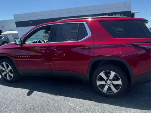 Certified 2023 Chevrolet Traverse LT w/ LT Premium Package AWD/4WD image 3