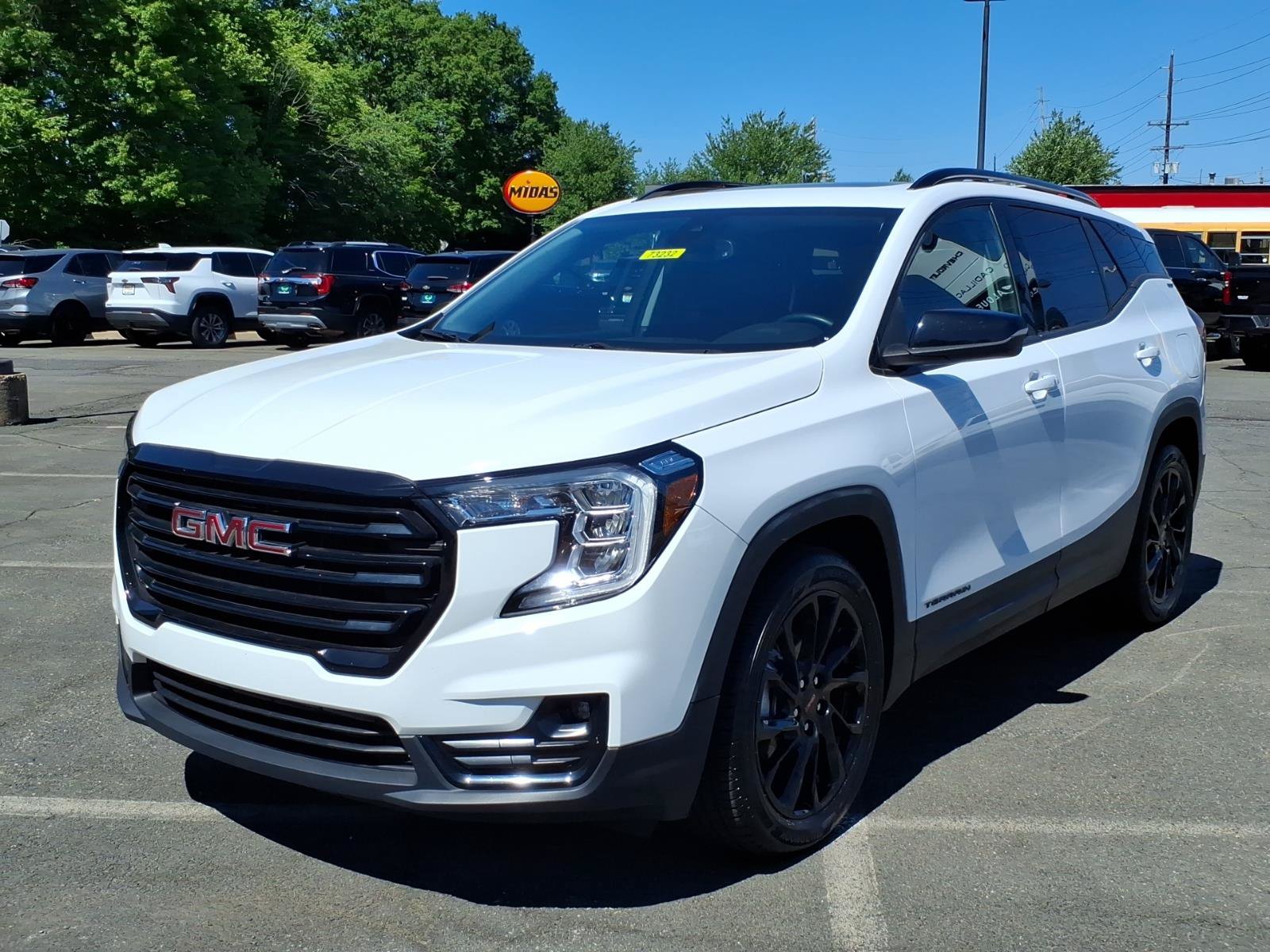 Certified 2023 GMC Terrain SLT w/ Elevation Edition FWD image 3