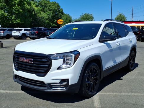 Certified 2023 GMC Terrain SLT w/ Elevation Edition FWD image 3