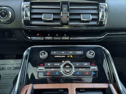 Used 2019 Lincoln Navigator L Reserve image 28