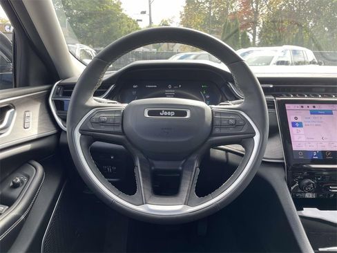 Used 2022 Jeep Grand Cherokee Limited 4xe image 20