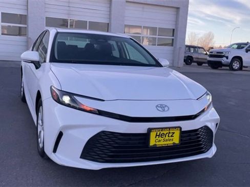 Used 2025 Toyota Camry LE image 4