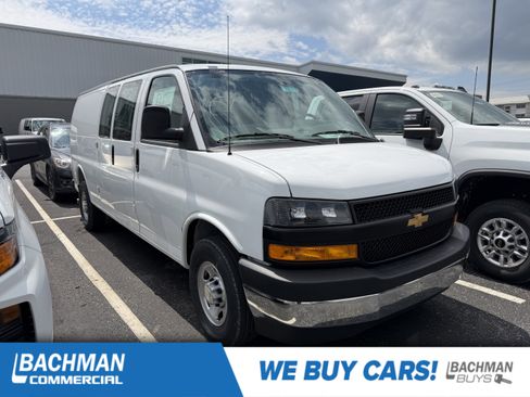 New 2026 Chevrolet Express 3500 Extended RWD image 1