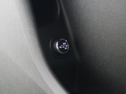 Used 2023 Cadillac XT4 Luxury w/ Cold Weather Package FWD image 36