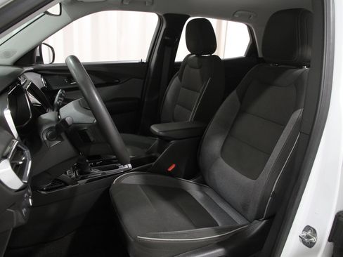 Used 2022 Chevrolet TrailBlazer LT w/ Convenience Package image 5