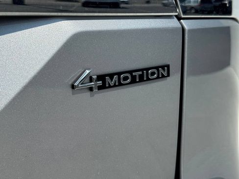 Used 2025 Volkswagen Atlas SE AWD/4WD image 16
