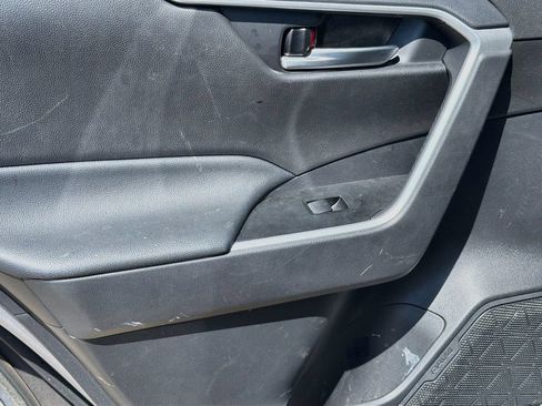 Used 2021 Toyota RAV4 XLE AWD/4WD image 26