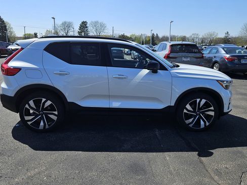 Used 2023 Volvo XC40 B5 Ultimate w/ Protection Package Premier AWD/4WD image 3