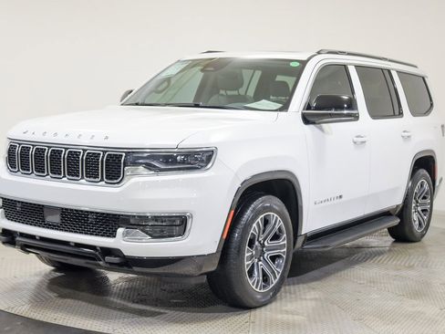 Used 2024 Jeep Wagoneer 4WD w/ Premium Group I image 3