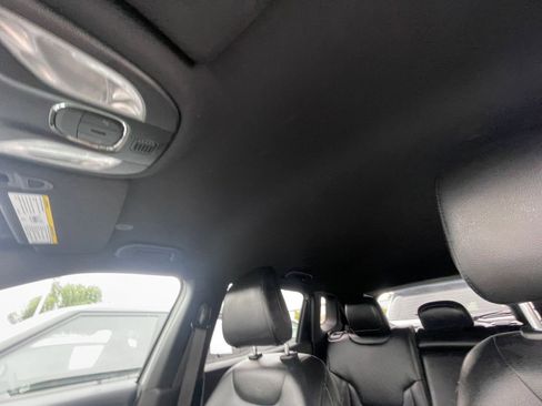 Used 2025 Jeep Compass Limited image 32