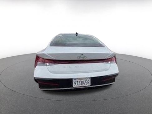 Used 2025 Hyundai Elantra Limited image 8