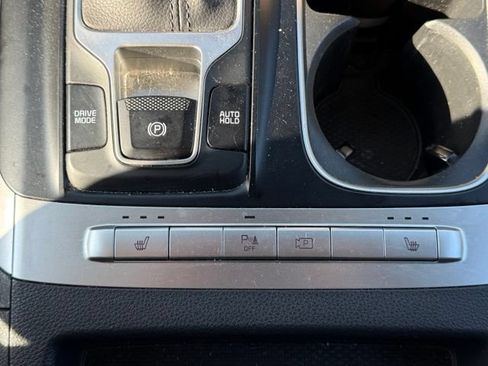 Used 2022 Kia Carnival LX FWD image 29