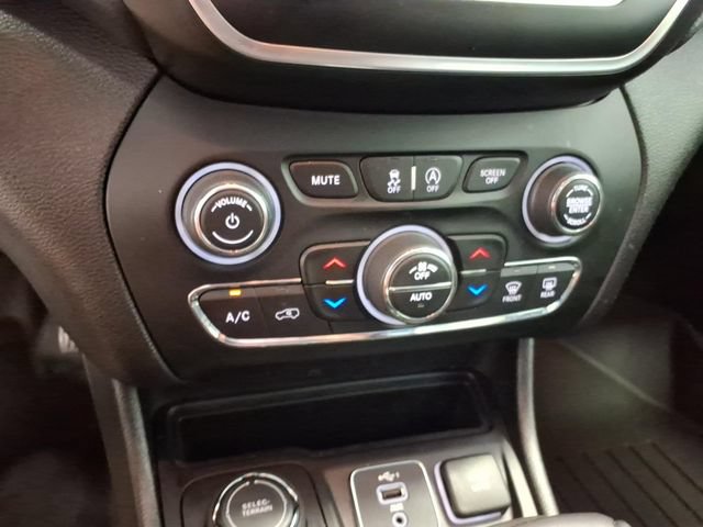 Used 2021 Jeep Cherokee Latitude Lux w/ Comfort/Convenience Group AWD/4WD image 23