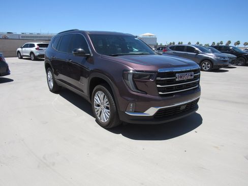 Used 2024 GMC Acadia Elevation w/ Luxury Package FWD image 2