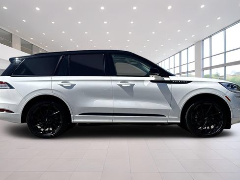 Certified 2023 Lincoln Aviator Black Label AWD/4WD image 3