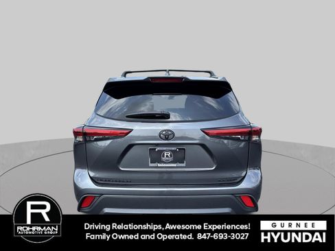 Used 2022 Toyota Highlander XLE AWD/4WD image 9