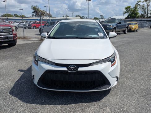 Used 2021 Toyota Corolla LE image 9