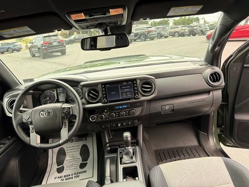 Used 2021 Toyota Tacoma TRD Off-Road w/ Technology Package AWD/4WD image 23