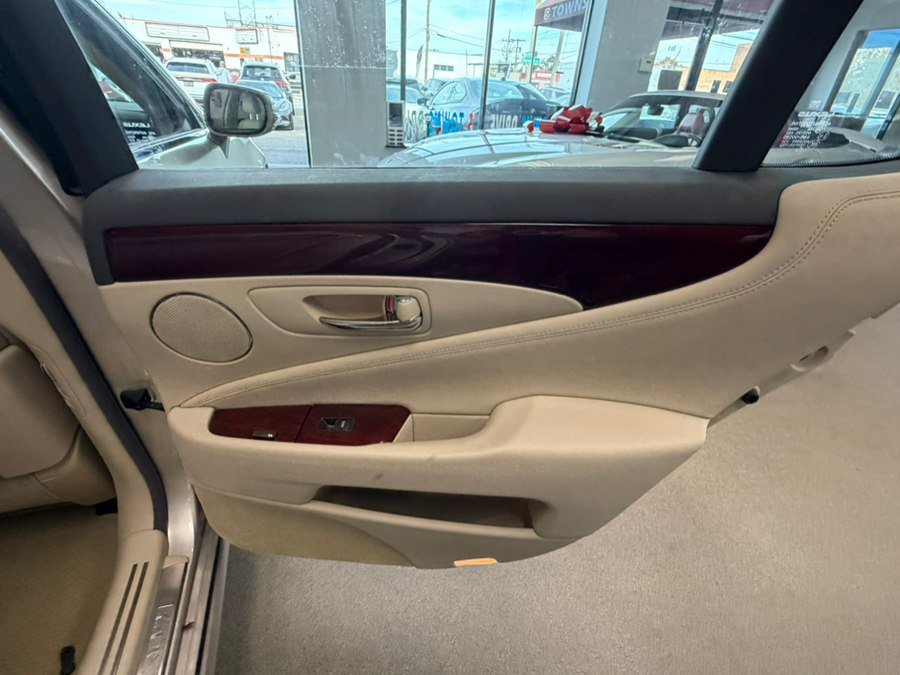 Used 2011 Lexus LS 460 w/ Comfort Pkg RWD image 35