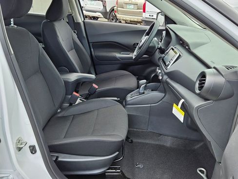 New 2025 Nissan Kicks Play S image 13