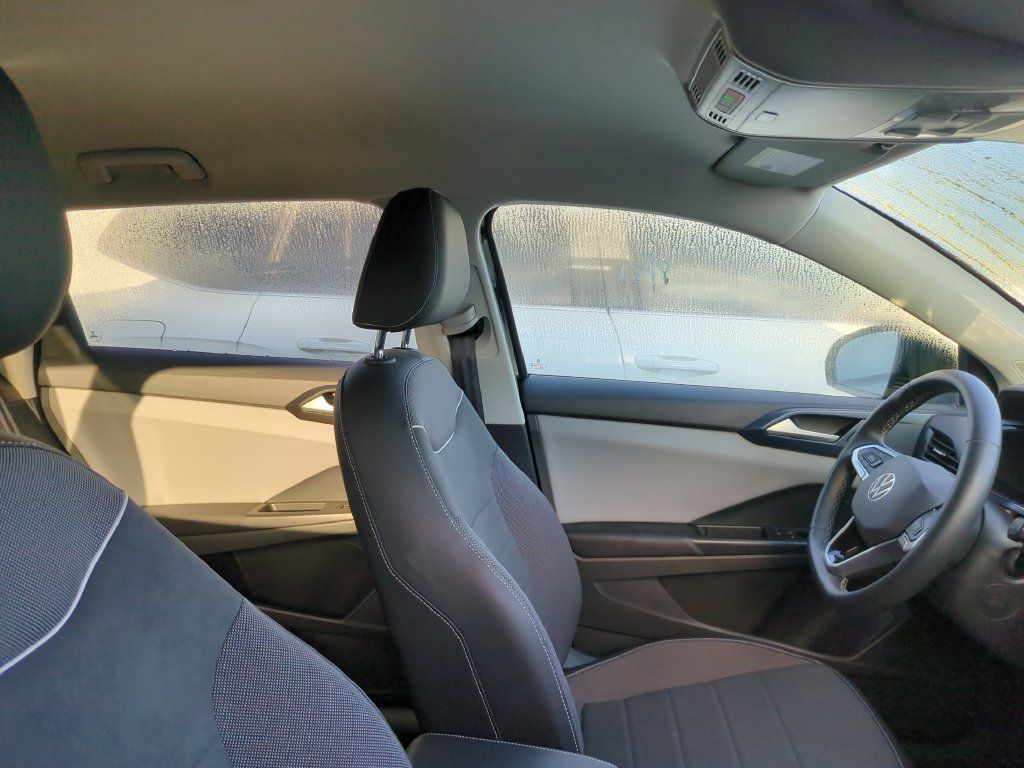 Certified 2023 Volkswagen Taos SE FWD image 8