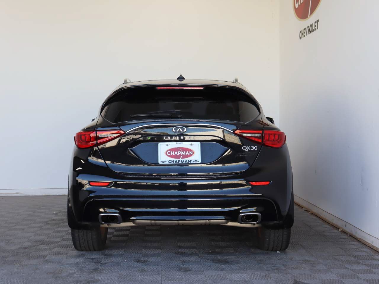 Used 2018 INFINITI QX30 FWD image 6