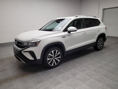 Used 2023 Volkswagen Taos SE image 2