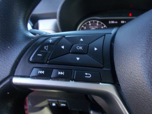 Used 2021 Nissan Versa SV FWD image 14