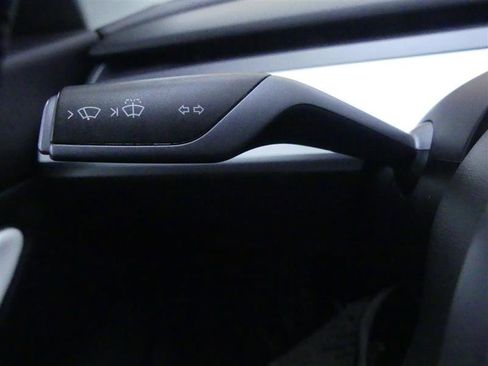 Used 2019 Tesla Model 3 Standard Range Plus image 17