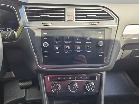 Used 2024 Volkswagen Tiguan S FWD image 17