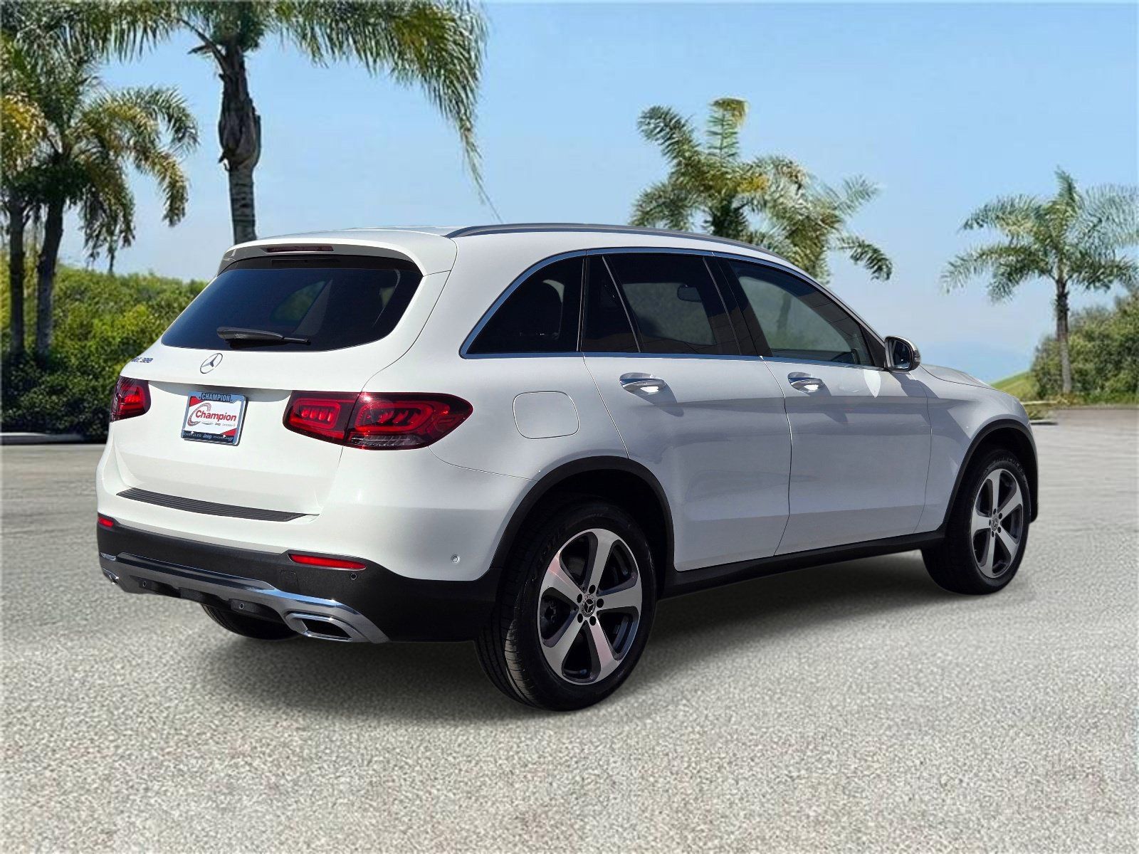 Used 2022 Mercedes-Benz GLC 300 w/ Premium Package Lite image 4
