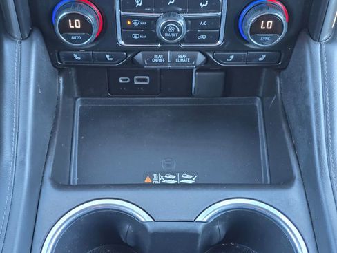 Used 2021 Chevrolet Suburban LT w/ LT Signature Package AWD/4WD image 19