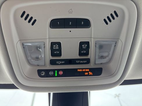 Used 2021 Chevrolet Traverse High Country image 25