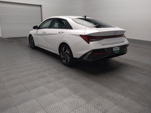 Used 2025 Hyundai Elantra SEL FWD image 5