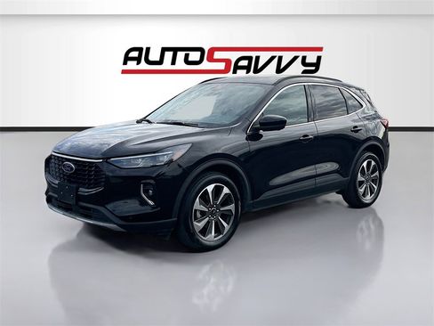 Used 2023 Ford Escape Platinum image 3