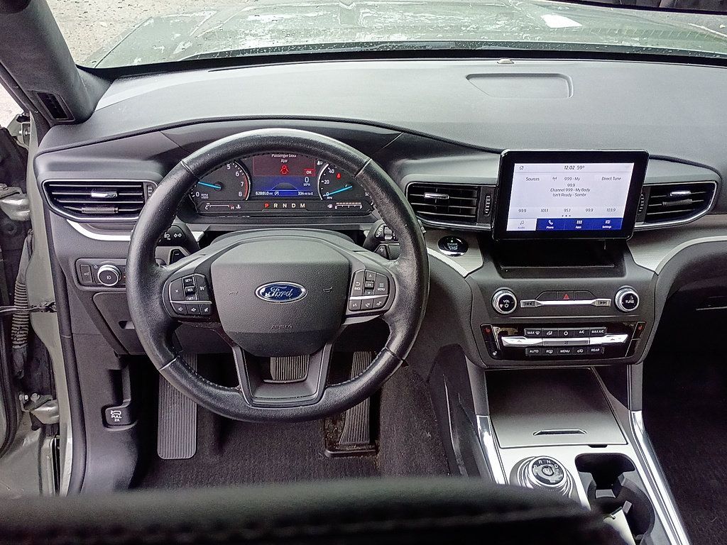 Used 2020 Ford Explorer XLT w/ Equipment Group 202A AWD/4WD image 12