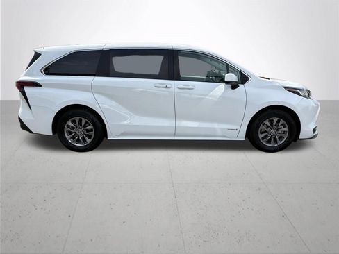 Used 2021 Toyota Sienna LE FWD image 5