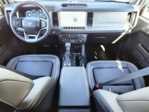 New 2025 Ford Bronco Outer Banks w/ Sasquatch Package image 12