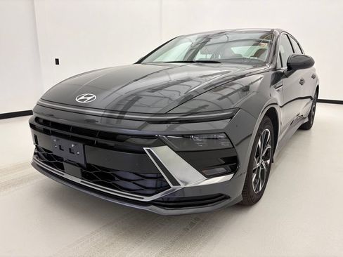 Used 2025 Hyundai Sonata SEL FWD image 16