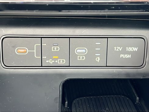 Certified 2025 Hyundai Santa Cruz Limited AWD/4WD image 19