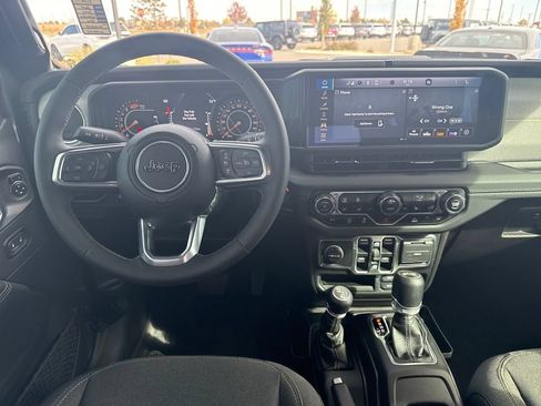Used 2024 Jeep Wrangler Unlimited Sahara AWD/4WD image 11
