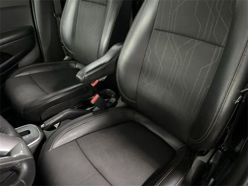 Used 2022 Chevrolet Trax LT w/ LT Convenience Package image 18