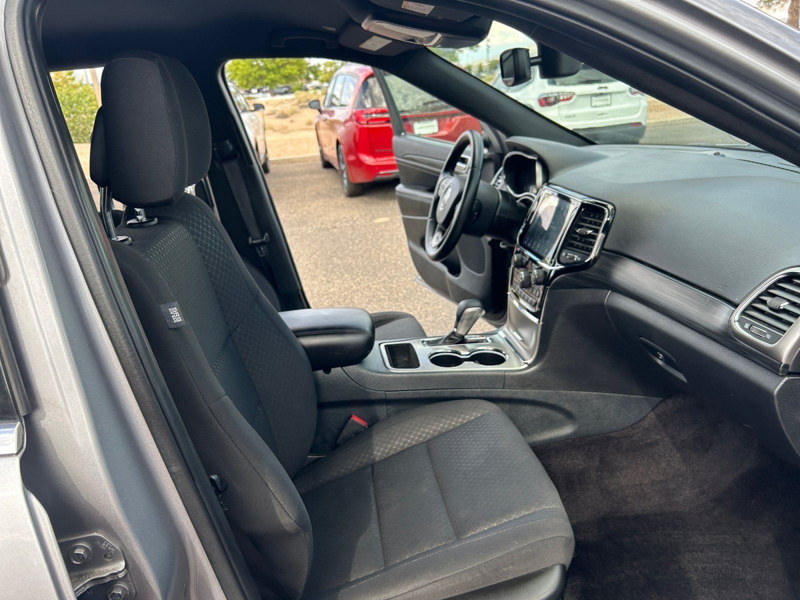 Certified 2019 Jeep Grand Cherokee Laredo w/ 18" Wheel & 8.4" Radio Group AWD/4WD image 19