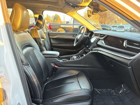 Used 2024 Jeep Grand Cherokee Limited 4xe image 6