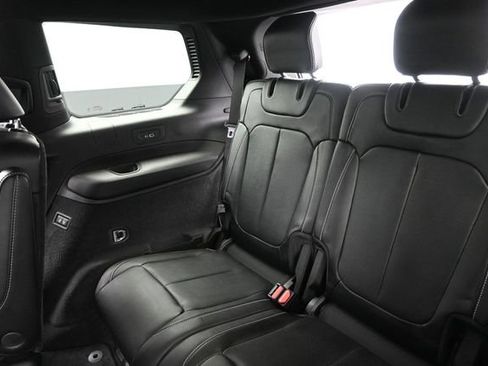 Used 2021 Jeep Grand Cherokee L Overland w/ Luxury Tech Group IV AWD/4WD image 16